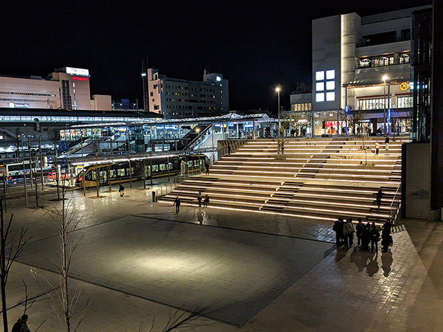 宇都宮駅前交流広場「宮みらいライトヒル」