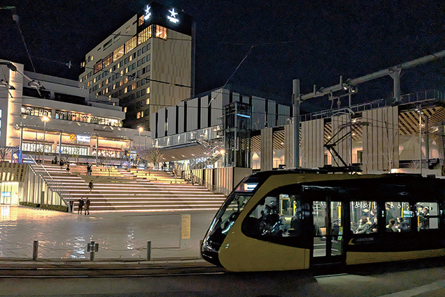 宇都宮駅前交流広場「宮みらいライトヒル」